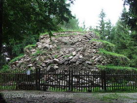 Steinpyramide-2006.JPG